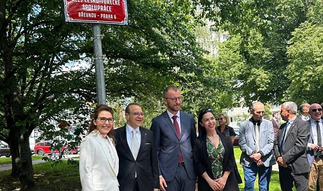 Önce Prag'da açıldı şimdi Muratpaşa'da