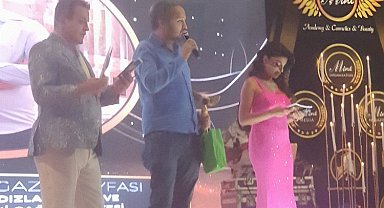 Sedat Sarıkaya "Yılın Başarılı Magazin Sayfası" ödülünü aldı!