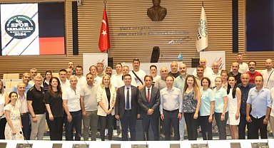 Spor Şenlikleri'nde görev alanlara teşekkür plaketi