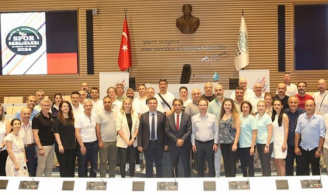Spor Şenlikleri'nde görev alanlara teşekkür plaketi