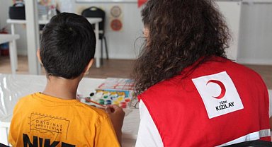 Türk Kızılay'dan afet bölgesinde 532 çocuğa yetim desteği