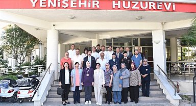 Yenişehir Halkı Belediye Meydanı'nda bayramlaştı