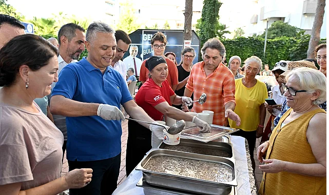 Antalya Muratpaşa'da aşure ikramı
