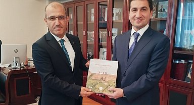 'Azerbaycan'ın Sırları' kitabı Hacıyev'e takdim edildi