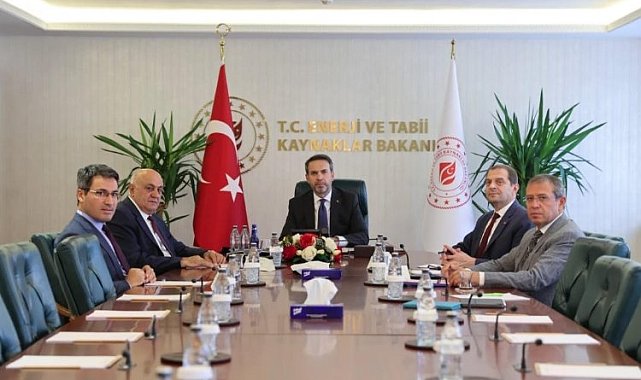 Bakan Bayraktar Konyalı pancar ekicilerini ağırladı