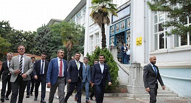 Bakan Tekin'den İstanbul'da tarihi okullarda inceleme