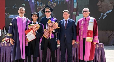 Bakan Tunç, hukuk ve iletişimcilerin heyecanına ortak oldu