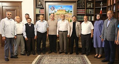 Başkan Arı, toplumun bütün kesimlerini kucaklıyor