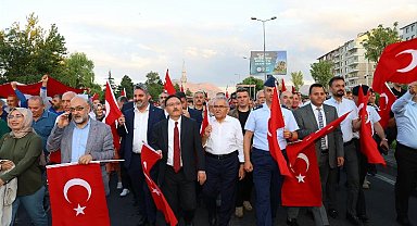 Başkan Büyükkılıç: "Kayseri'den haykırılan, hainlere gereken dersi vermenin sesidir"