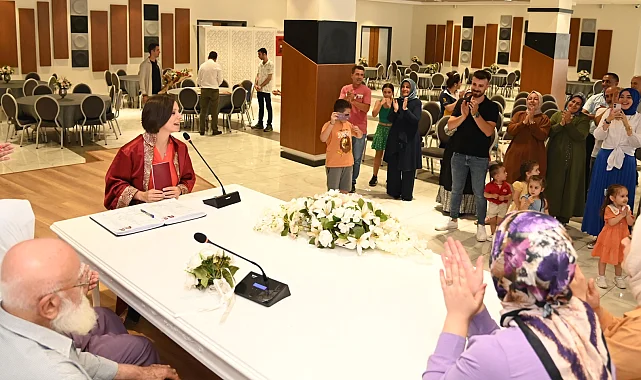 Başkan Kınay Karabağlar'ın en genç çiftinin nikahını kıydı