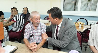 Başkan Zeyrek, Manisa Cemevi'nde yurttaşlarla oruç açtı