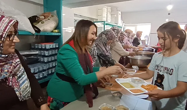 Bilecik'te köylü kadınlarından aşure etkinliği