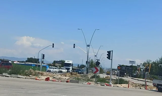 Bitmeyen Çalı Kavşağı trafikte zor anlara neden oluyor