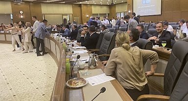 Bursa Büyükşehir Belediye Meclisi'nde gerginlik