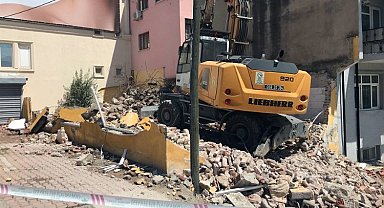 Bursa Osmangazi'de kaçak gecekonduya yıkım!