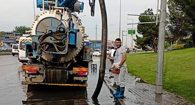 Bursa'da yağmur mesaisi