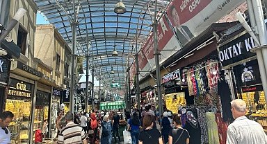 Bursalılar haftanın ilk günü çarşıya akın etti