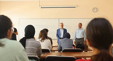 Çiftçi, sınava hazırlanan gençlerle GTÜ'de buluştu