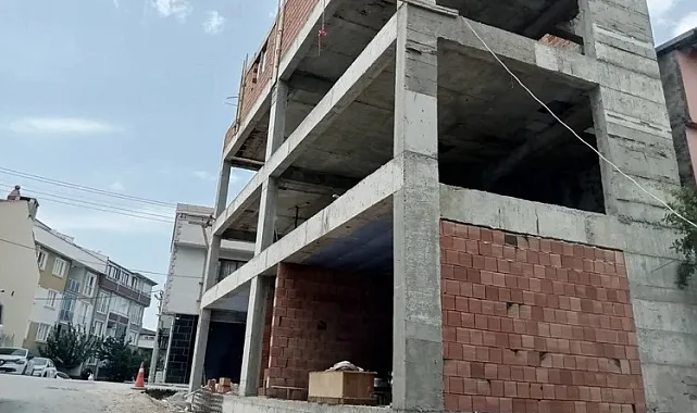 Fethiye Mahallesi'ndeki inşaat tehlike saçıyor
