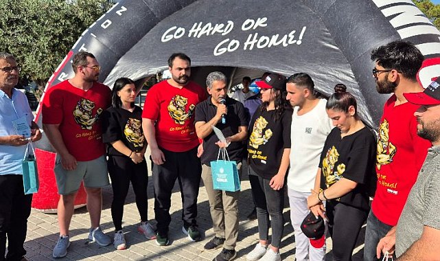 Gemlik'te şampiyonlardan "Halkla Bilek Güreşi"