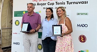 Hülya Avşar Cup'ta ödül zamanı