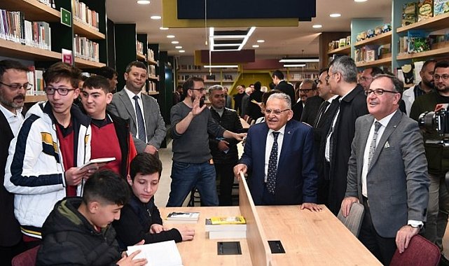 Kayseri Büyükşehir kütüphanelerine ziyaretçi akını