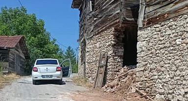Keles'te sel samanlıkları yıktı