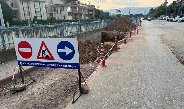Kocaeli'de Akarca deresi üzerine yaya köprüsü hazırlığı