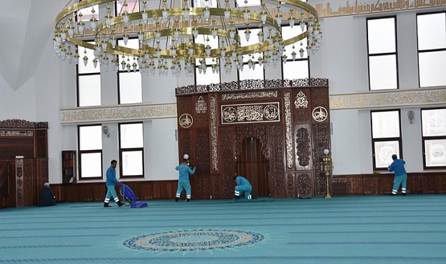 Kocasinan'da camiler gül kokuyor