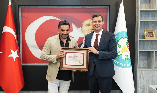 Manisa'da Çağrı Kanver'e Fahri Hemşehrilik unvanı verildi