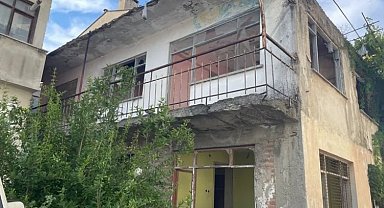 Mudanya, Güzelyalı'da başıboş evler korku saçıyor