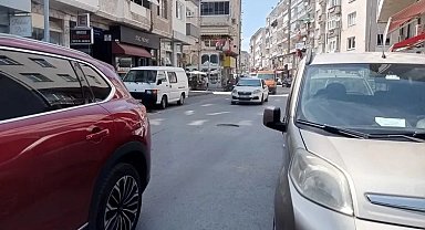 Mudanya'da gelişi güzel park eden araçlar trafiği zor durumda bırakıyor