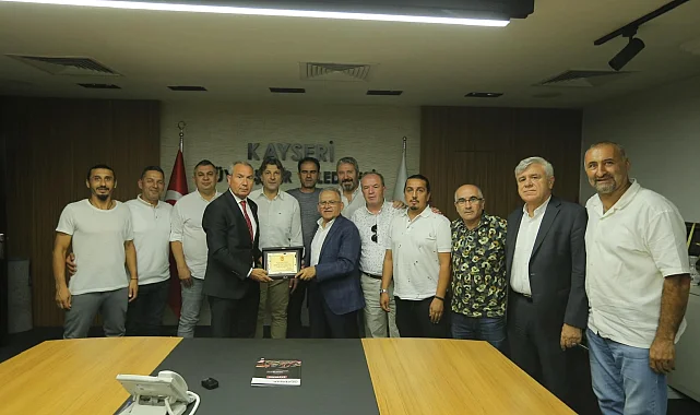 TÜRFAD Kayseri'den Büyükkılıç'a plaket