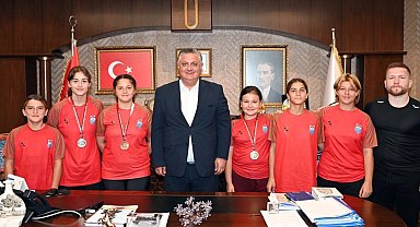 Yalovalı başarılı güreşçilerden Başkan Gürel'e ziyaret