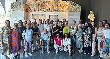 Antalya'da yaşlı evleri üyeleri müzeyi gezdi
