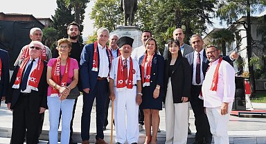 Atatürk'ün Cumhurbaşkanı olarak Bursa'ya gelişinin 100. yılı anısına çelenk sunumu yapıldı