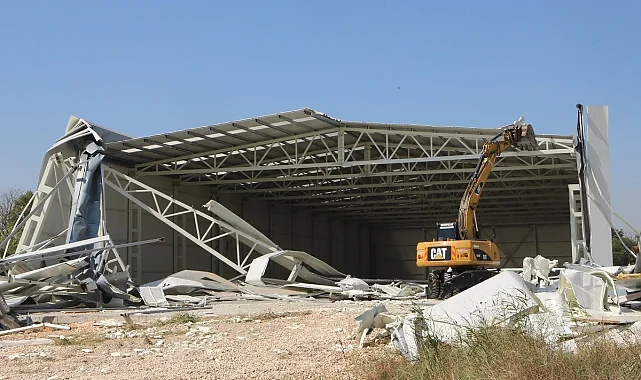 Bursa Nilüfer'de iki kaçak yapı daha yerle bir edildi