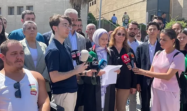 Bursa'da CHP gençlik kollarından sosyal medya kısıtlamalarına tepki