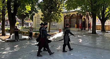 Bursa'da Osmangazi Türbesi'nde nöbet değişimi ziyaretçileri duygulandırıyor