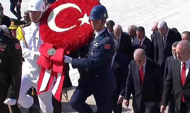 Devlet erkanı Ata'nın huzurunda