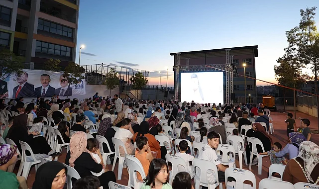 Gezbe'de Uluslu çocukların sinema keyfi
