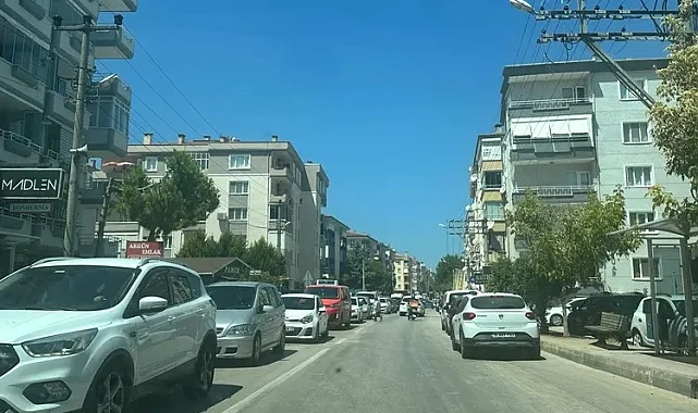 Güzelyalı'da hafta sonları ve İDO'nun geliş saatinde trafik kilitleniyor