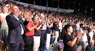 Işın Karaca festivalin finaline damga vurdu