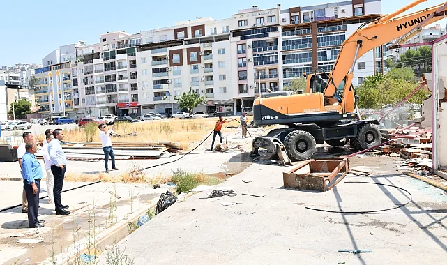 İzmir Çiğli'de kaçak yapının yerine yol ve park