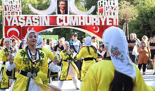 İzmit'te üç ülkenin halk danslarıyla unutulmaz gösteri