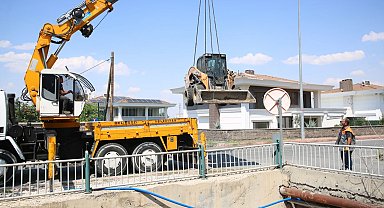 Melikgazi Belediyesi'nden yağmur suyu kanallarında kapsamlı temizlik çalışması