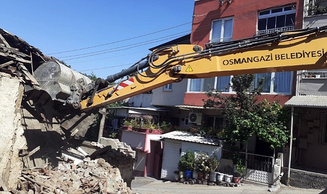 Osmangazi Belediyesi metruk binaları tek tek yıkıyor!