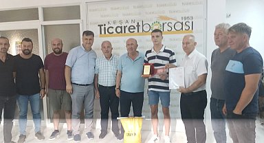Sezonun ilk ayçiçeği ürünü 20.20 TL'ye satın alındı