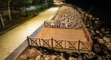 Tavşancıl Sahil Parkı gündüz başka gece başka güzel