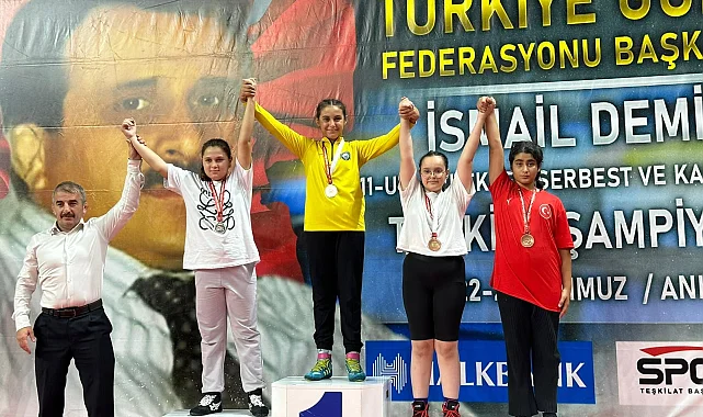Türkiye şampiyonu Derin Enginar'dan MHP İl Başkanlığı'na ziyaret